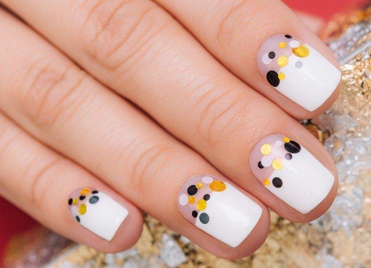 Белый маникюр с конфетти
