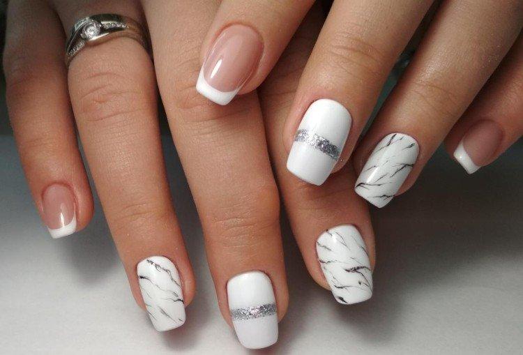 Белый маникюр с разводами