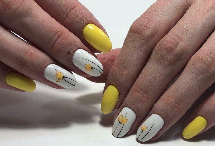 Белый маникюр с желтым