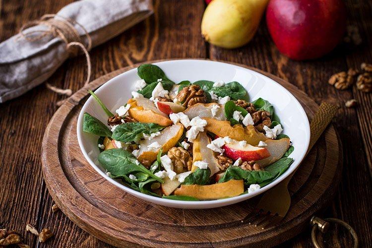 Салат со шпинатом и грушей