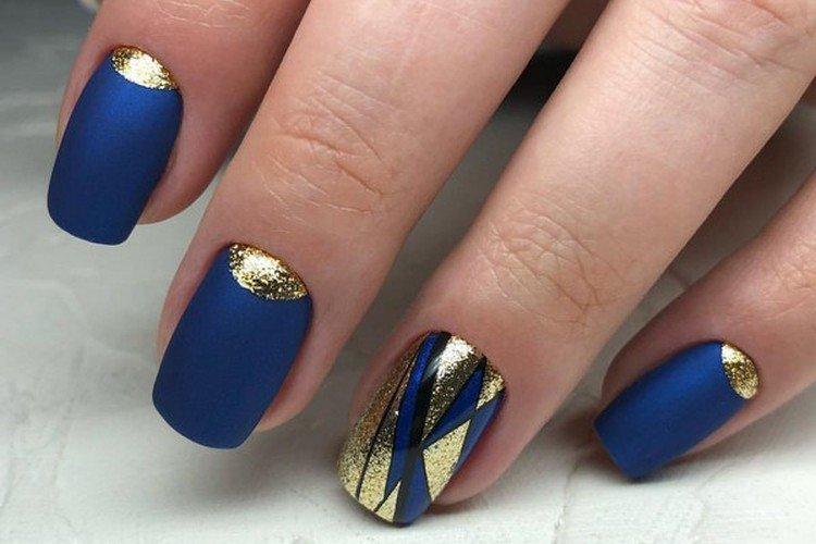 Синий маникюр с золотом