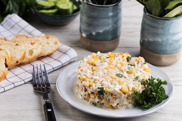 Салат с тунцом и огурцами
