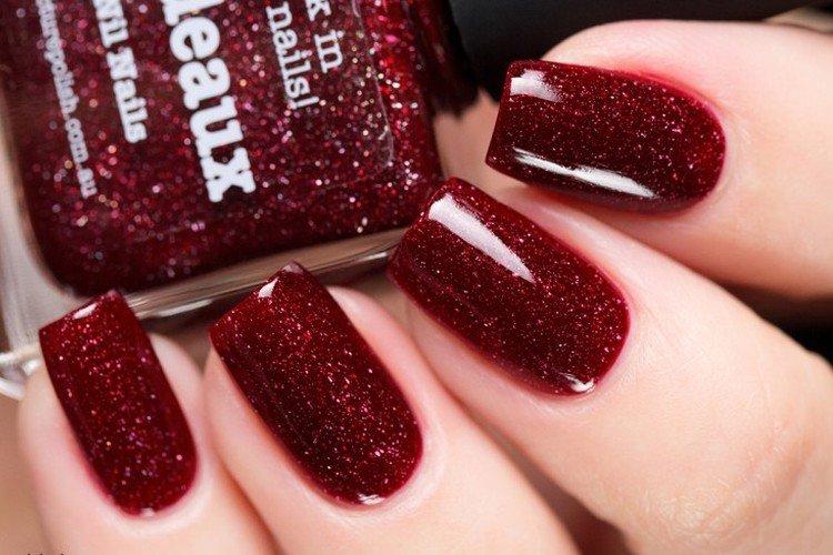 Бордовый маникюр с шиммером