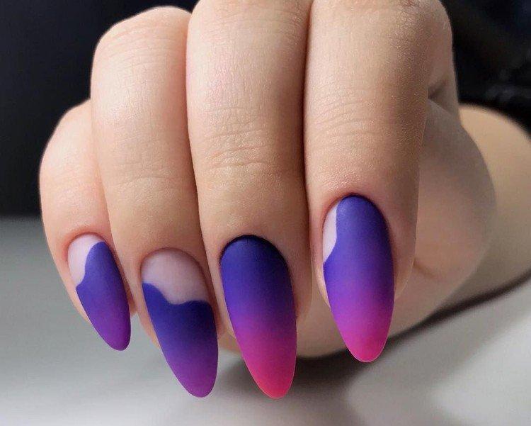 Матовый маникюр с градиентом