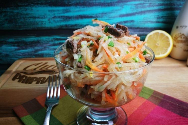 Свежий салат с куриными сердечками