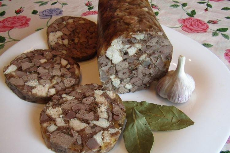 Зельц из куриных сердечек, печени и желудков