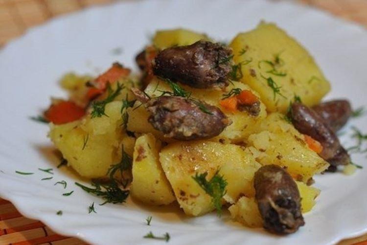 Куриные сердечки с картошкой