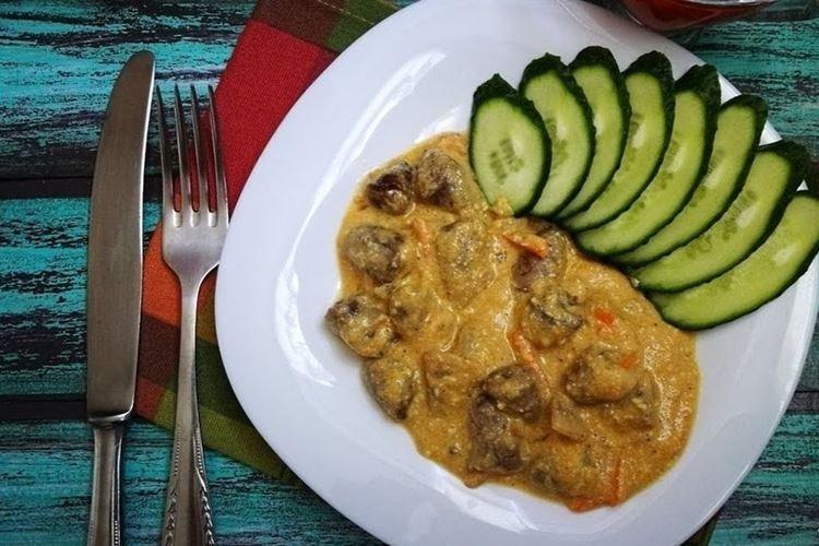 Куриные сердечки с грибами в йогурте