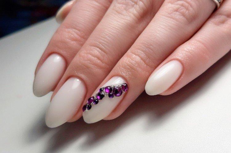 Молочный маникюр - фото и идеи
