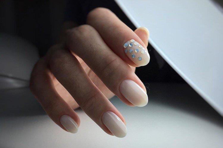 Молочный маникюр - фото и идеи