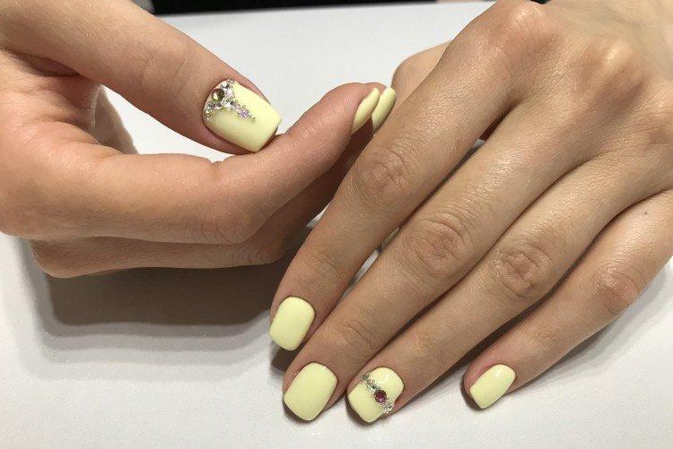 Маникюр на квадратные ногти 2021 - фото и идеи