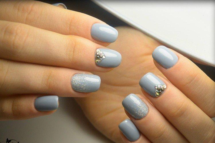 Серый маникюр на квадратные ногти 2021