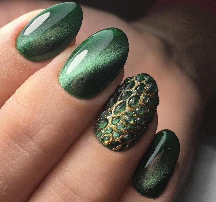 Маникюр «кошачий глаз» с каплями 2021