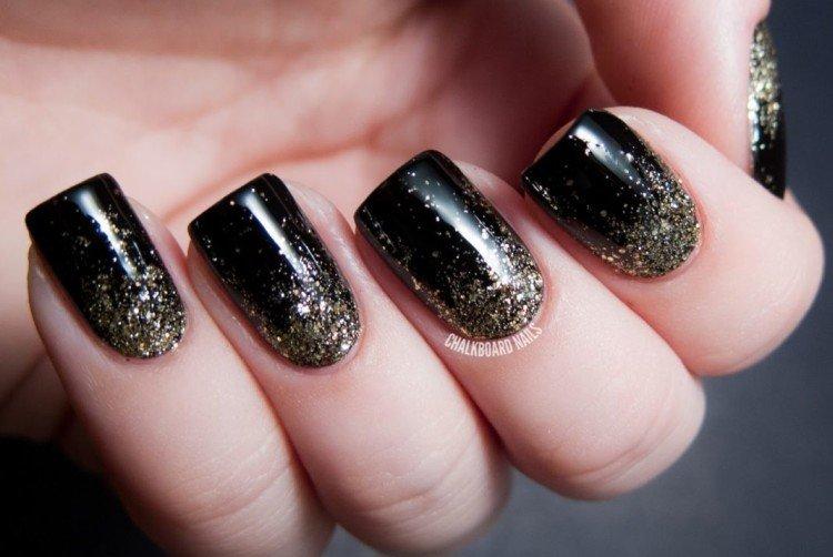 Маникюр с растяжкой блестками