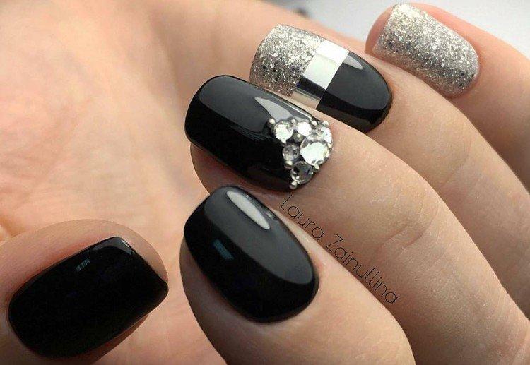 Темный маникюр с камнями
