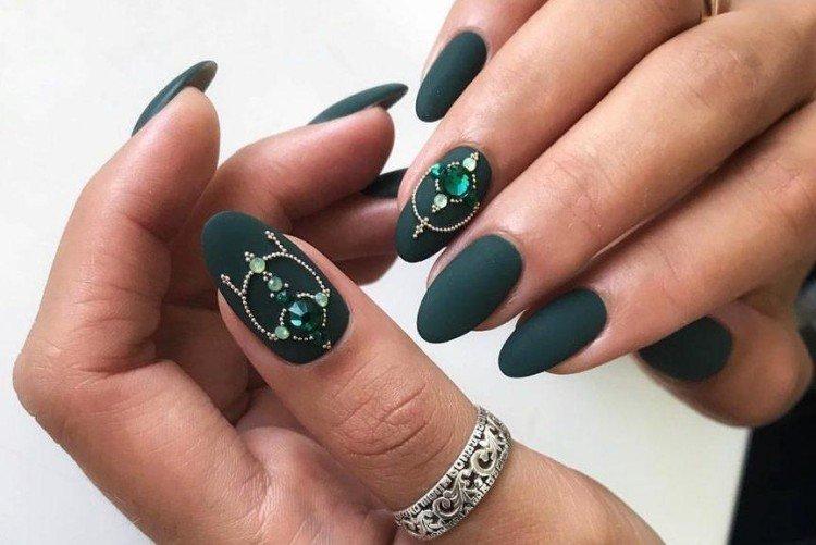 Темный маникюр - фото и идеи