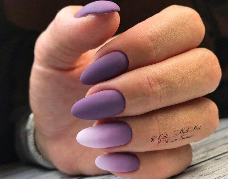 Матовый фиолетовый маникюр