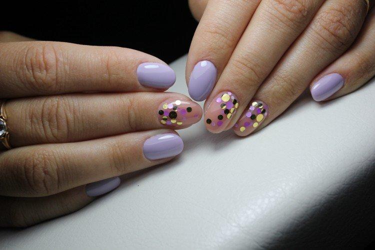 Фиолетовый маникюр с камифубиками