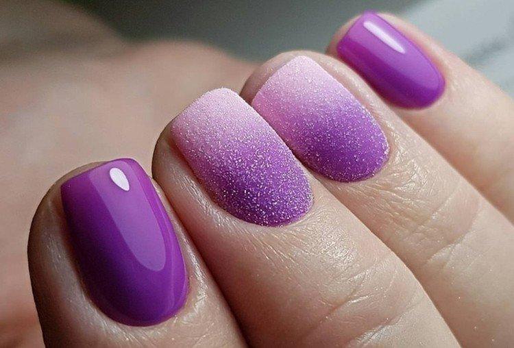 Объемный фиолетовый маникюр