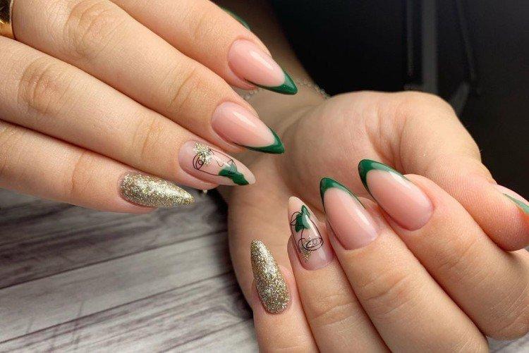 Зеленый французский маникюр