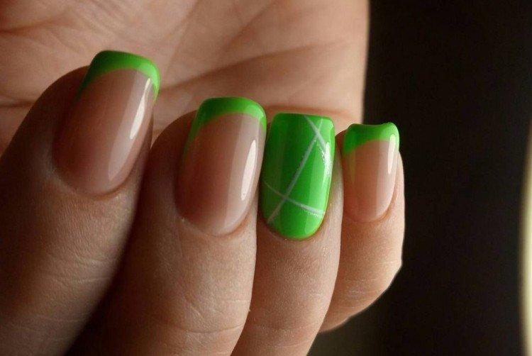 Зеленый французский маникюр
