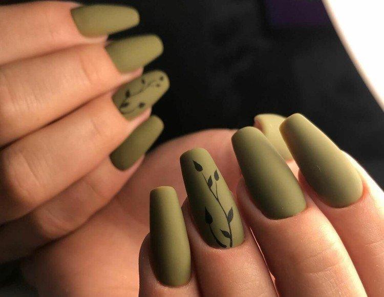 Матовый зеленый маникюр