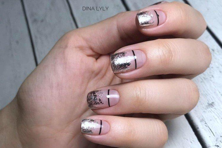 Маникюр с фольгой и полосками