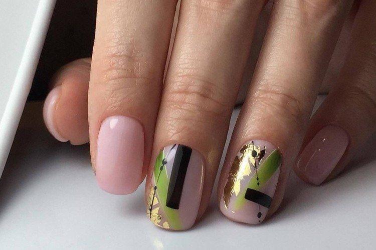 Маникюр с фольгой и рисунками