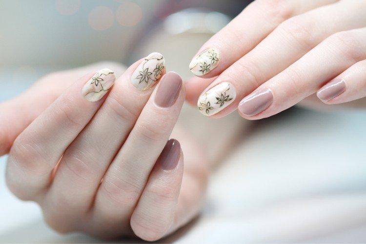 Светлый маникюр 2021: модные идеи и новинки (50 фото)