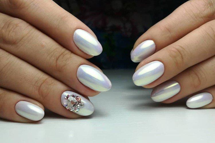 Светлый маникюр - фото и идеи