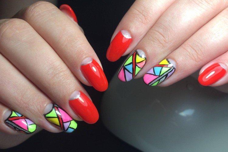 Разноцветный маникюр гель-лаком