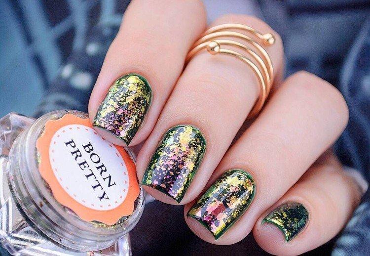 Маникюр гель-лаком с хлопьями