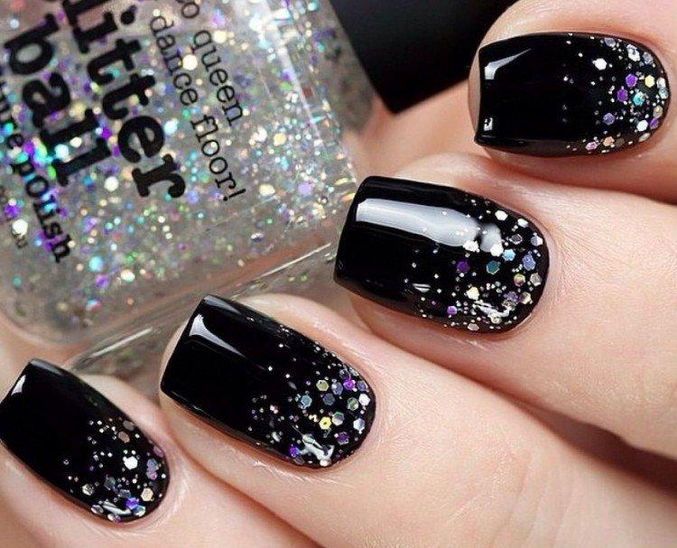 Черный маникюр гель-лаком