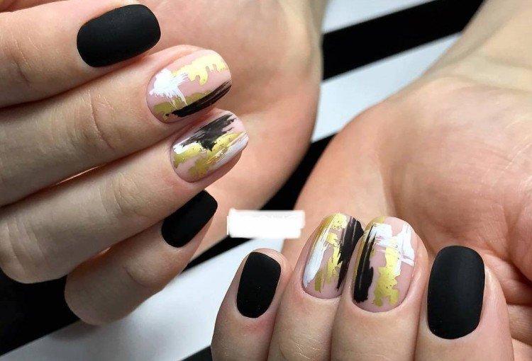 Мазки на ногтях