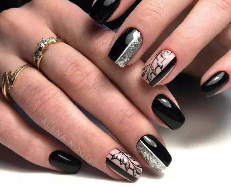 Черный маникюр с рисунками