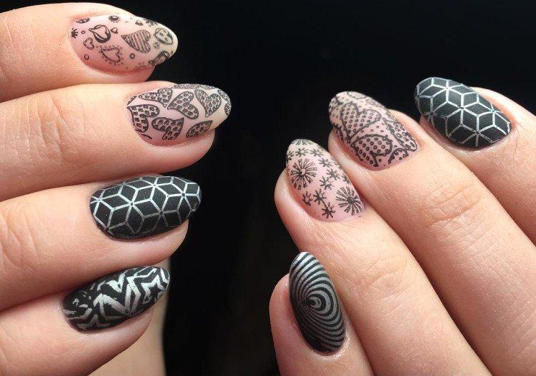 Маникюр со стемпингом