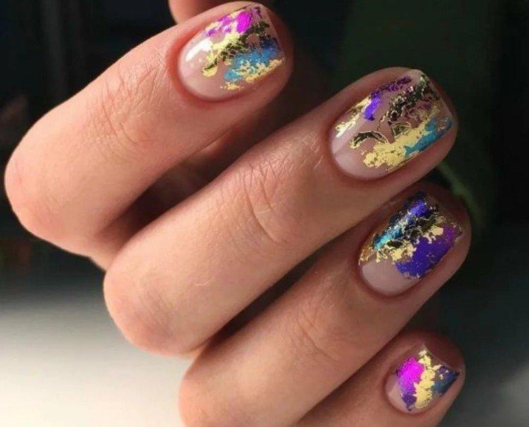 Дизайн ногтей с фольгой