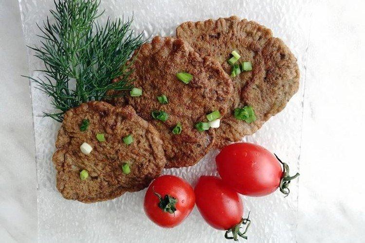Котлеты из куриной печени с картофелем и салом