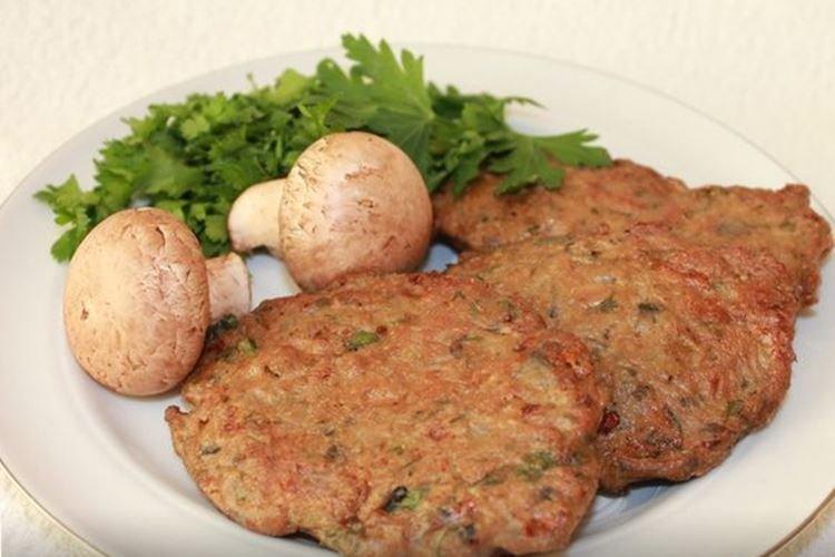 Котлеты из куриной печени с грибами