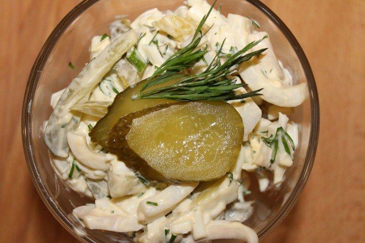 Быстрый салат с кальмарами