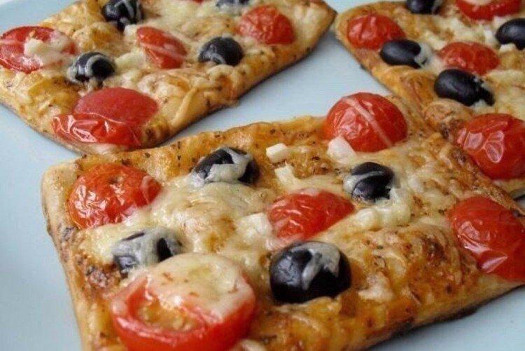 Мини-пицца из слоеного теста