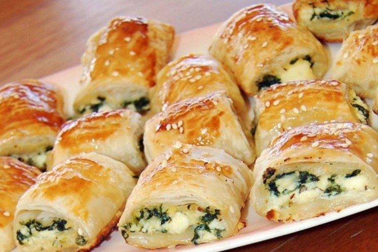Пирог-закуска из слоеного теста с сыром