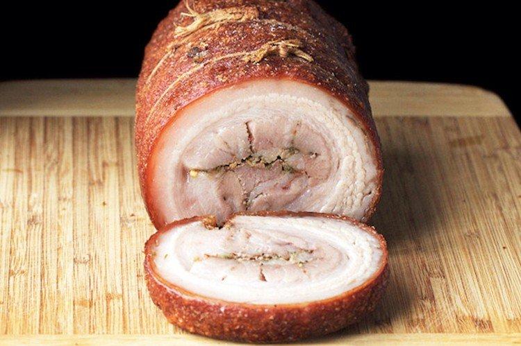 Мясной рулет из свиной рульки и курицы