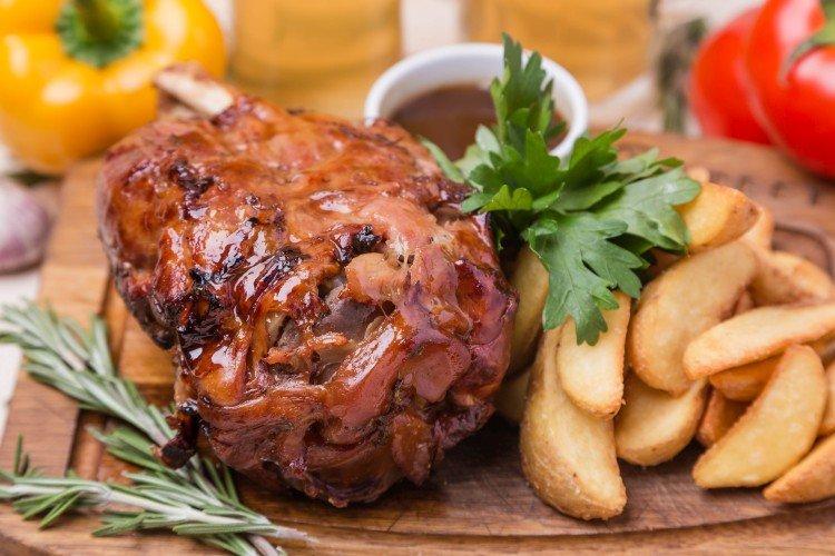 Свиная рулька в соусе ткемали