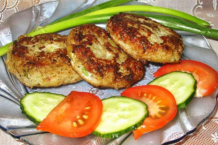 Котлеты из рыбного фарша с грибами и сыром