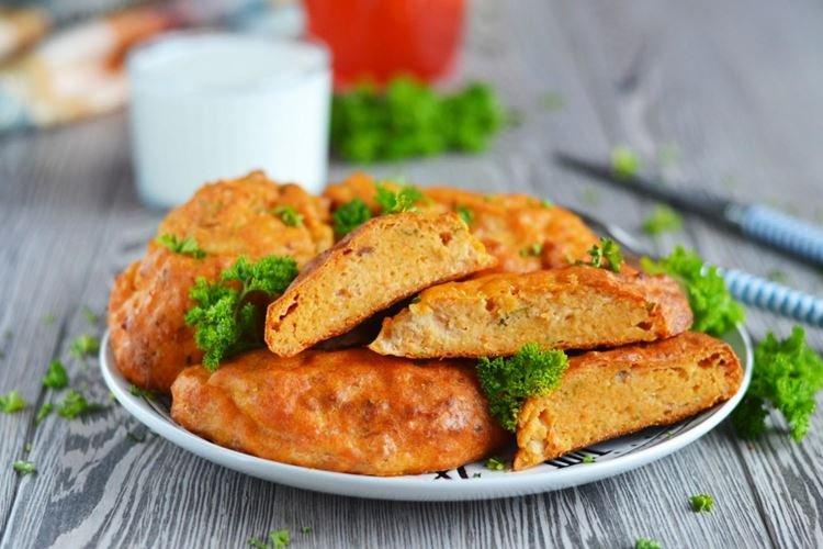 Котлеты из рыбного фарша с помидорами