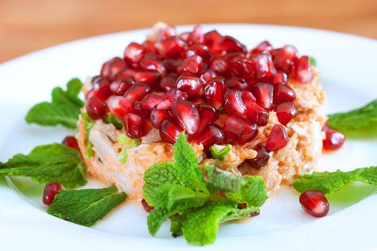 Салат с жареной «Докторской» колбасой