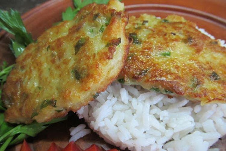 Рыбные котлеты из трески с овощами