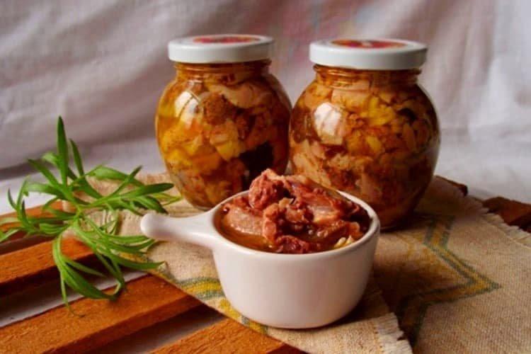 Тушенка из свинины в домашних условиях: 10 простых рецептов (пошагово)