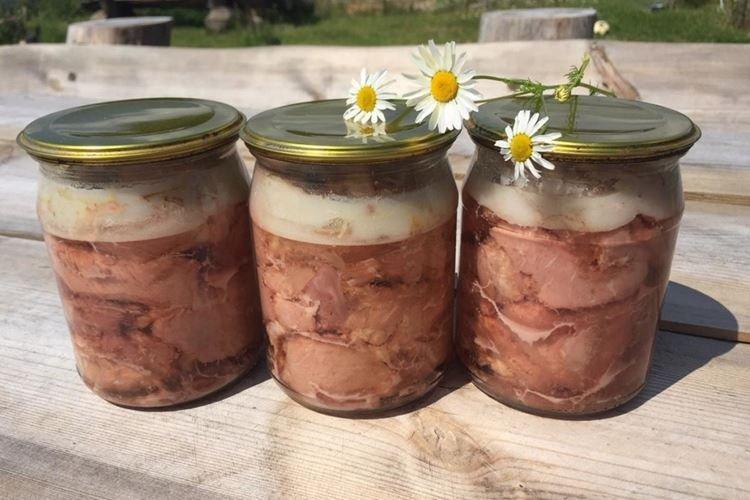 Тушенка из свинины с салом